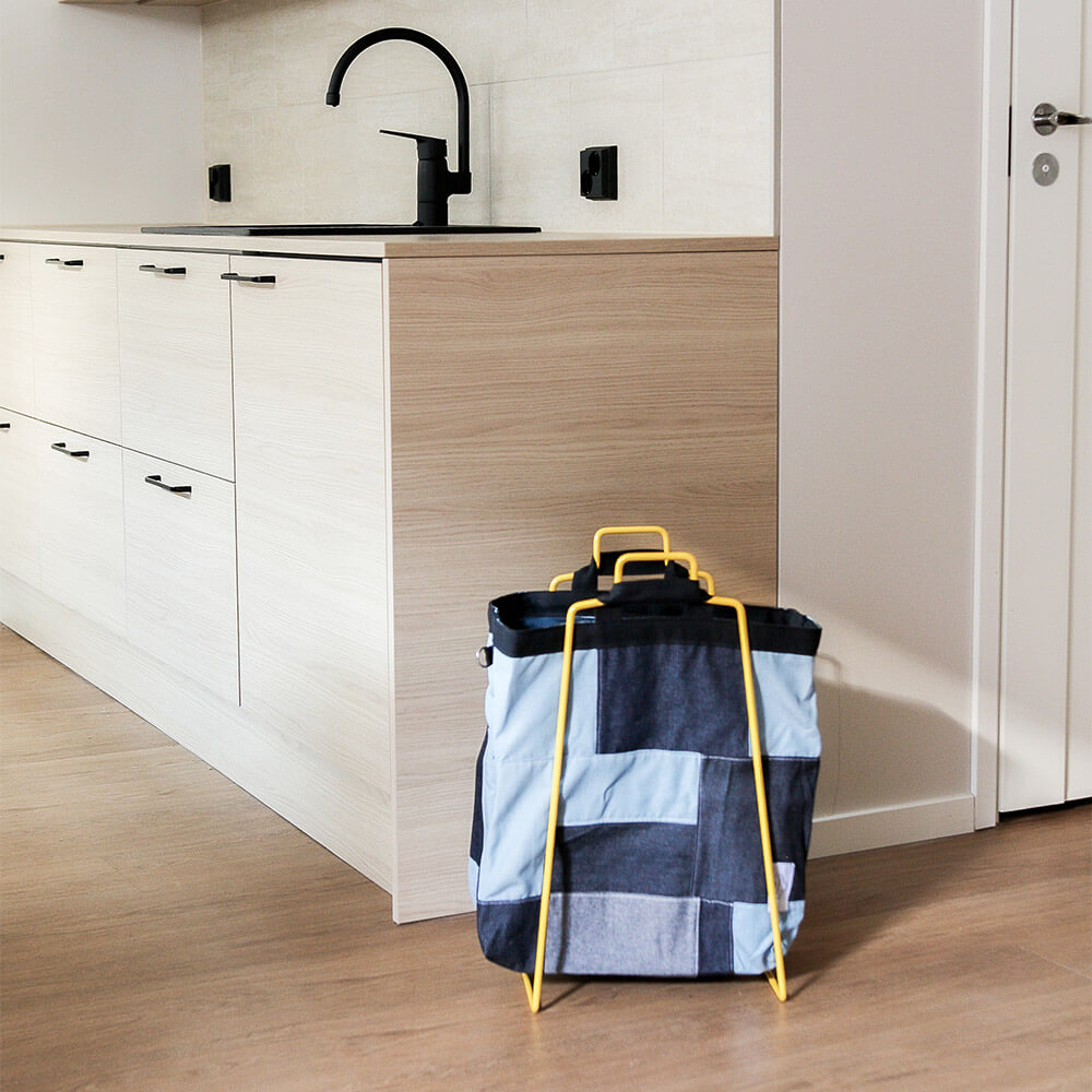 HELSINKI-kassiteline keltainen ja farkkukassi