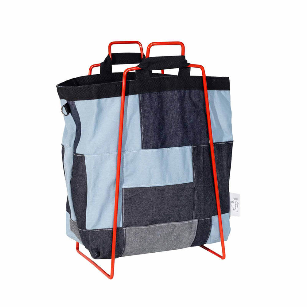 HELSINKI-kassiteline punainen ja farkkukassi