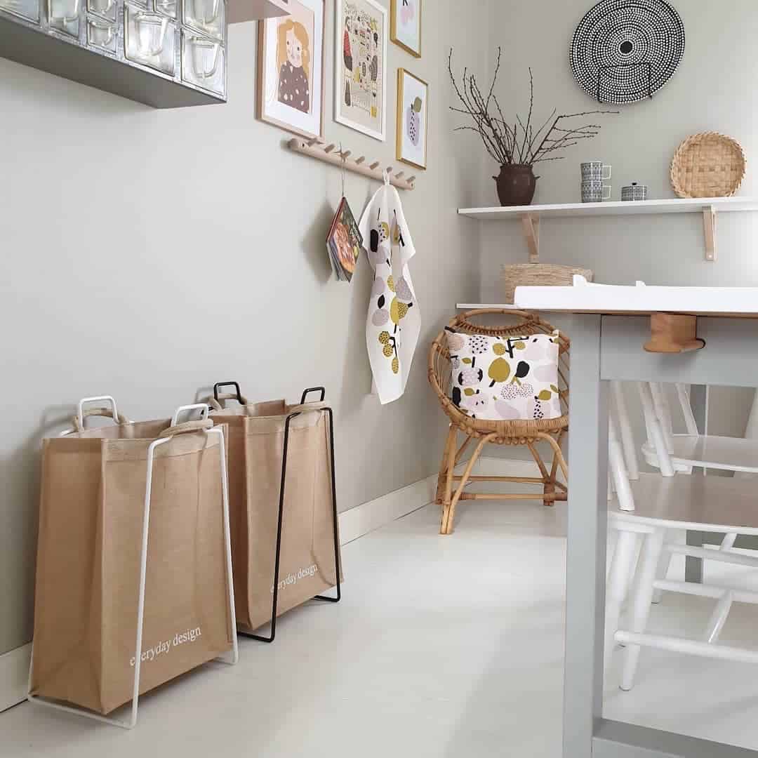 HELSINKI-kassiteline musta