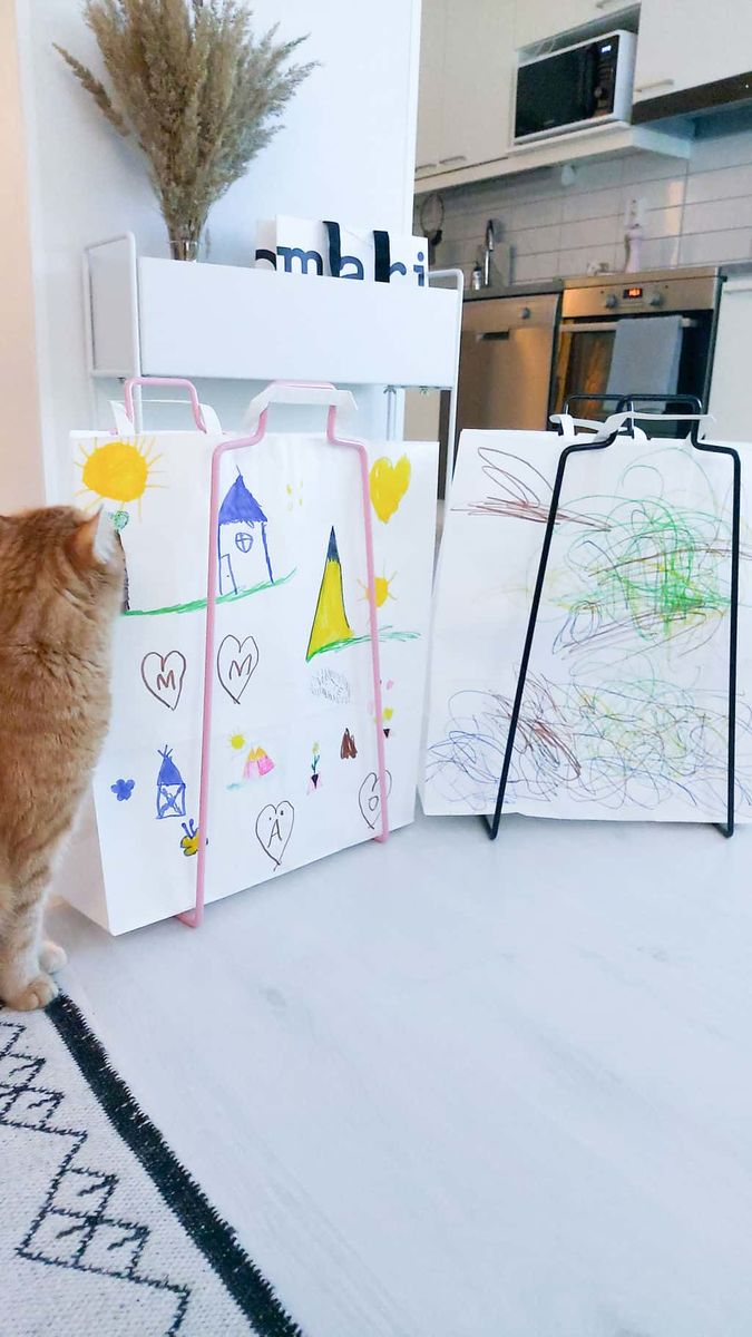 HELSINKI-kassiteline musta