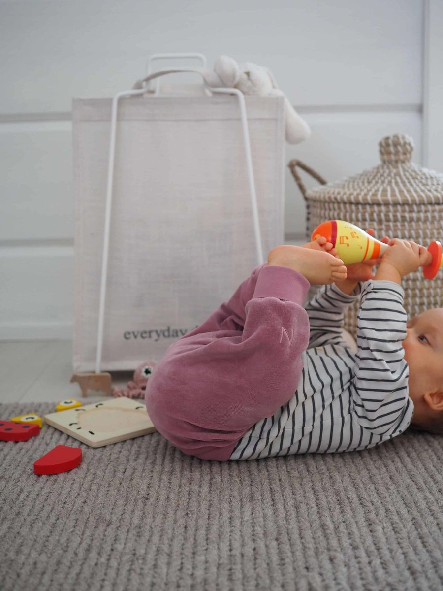 HELSINKI-kassiteline valkoinen ja juuttikassi