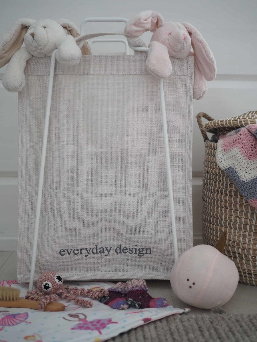 HELSINKI-kassiteline valkoinen ja juuttikassi