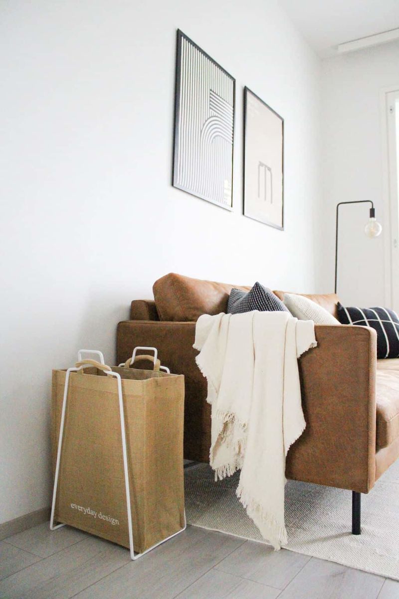 HELSINKI-kassiteline valkoinen ja juuttikassi