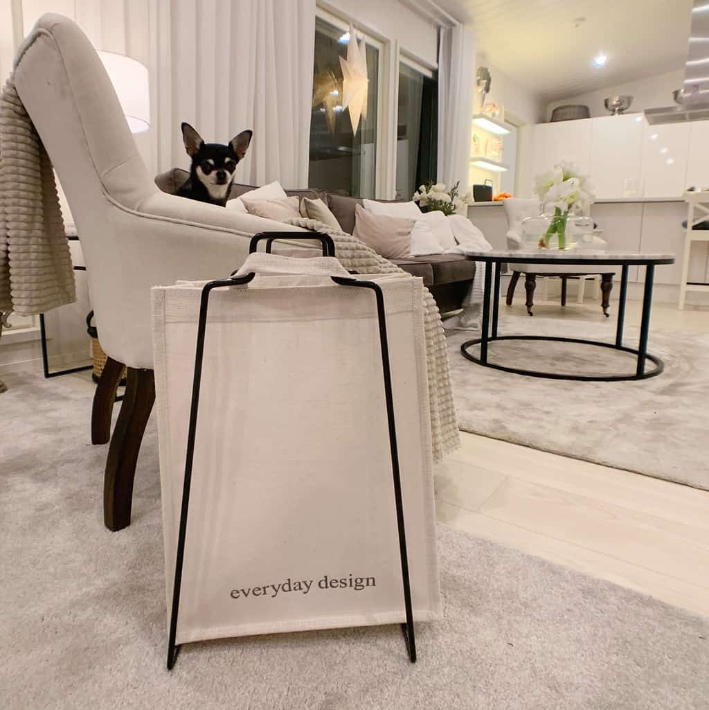 HELSINKI-kassiteline musta