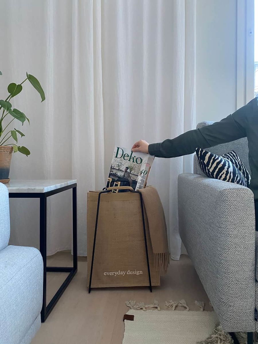 HELSINKI-kassiteline musta