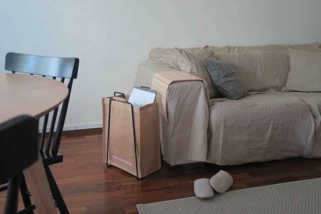 HELSINKI-kassiteline musta