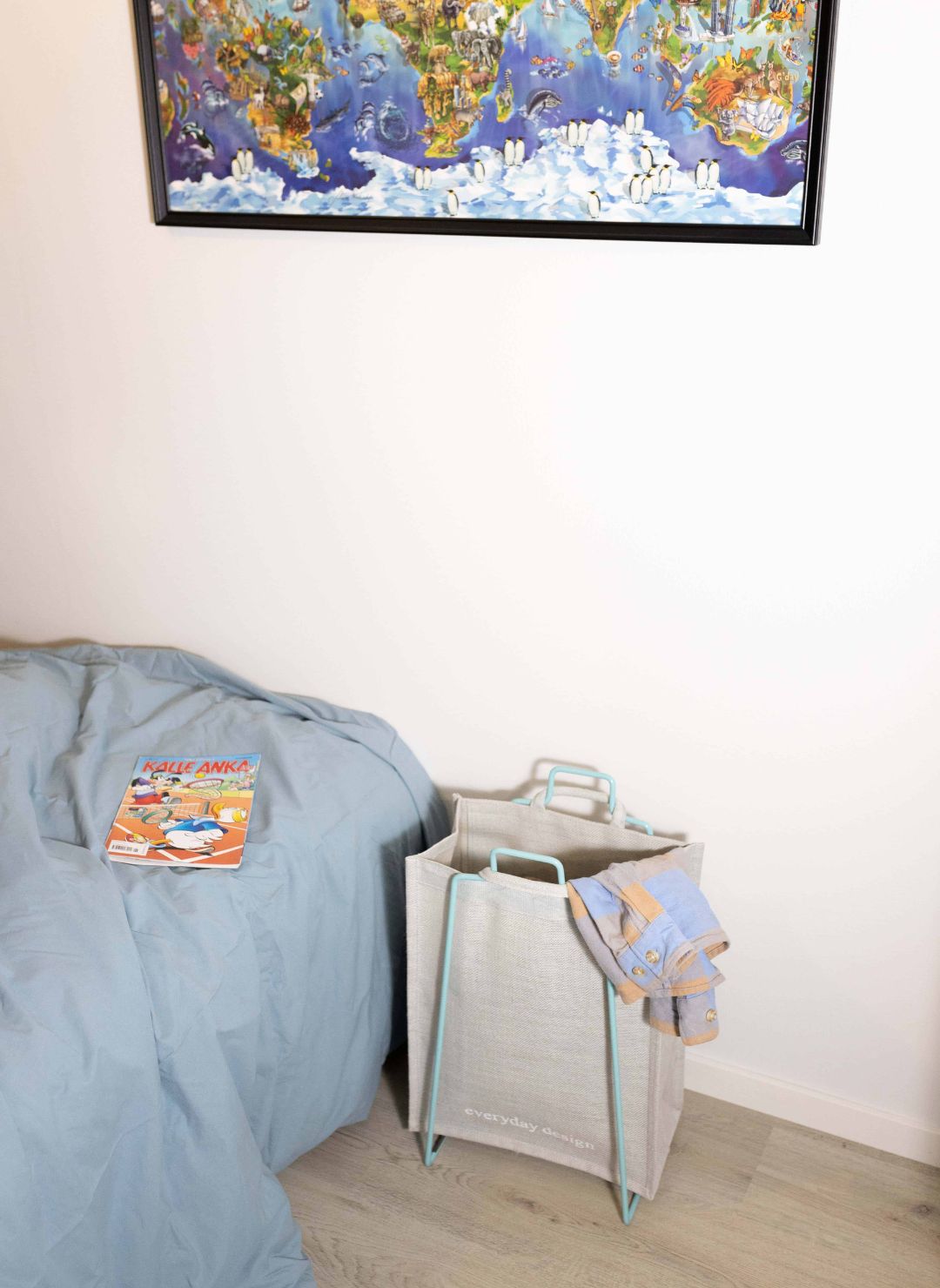 HELSINKI-kassiteline turkoosi ja juuttikassi