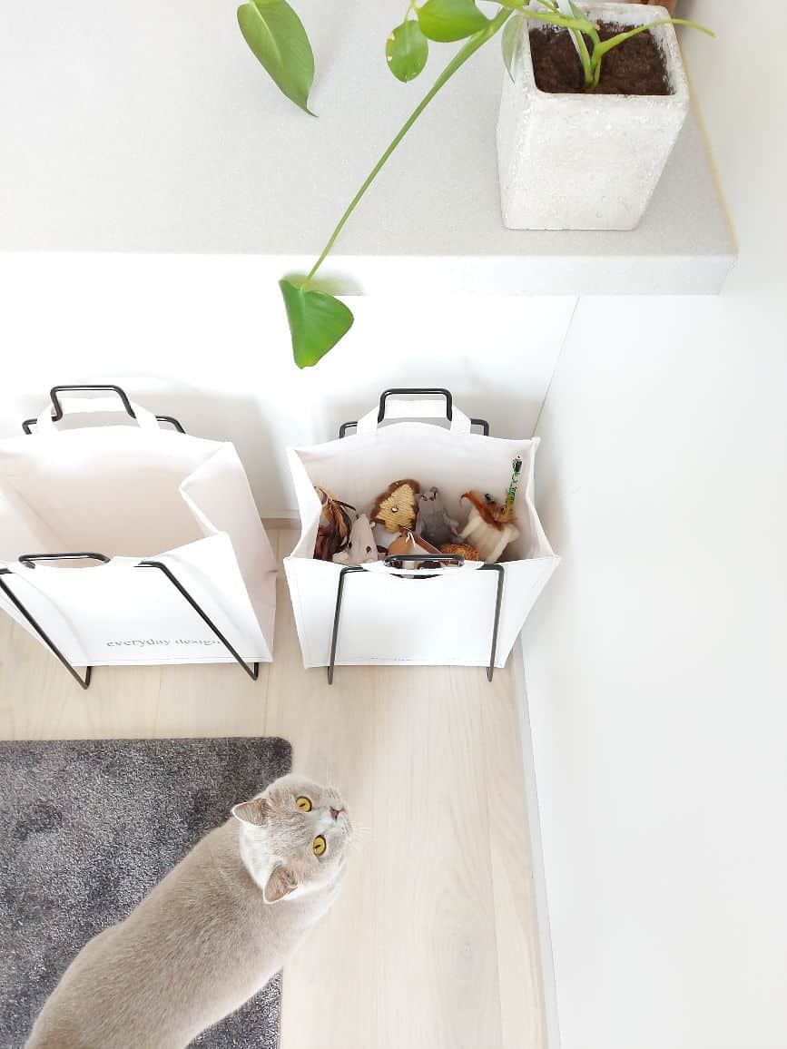 HELSINKI-kassiteline musta