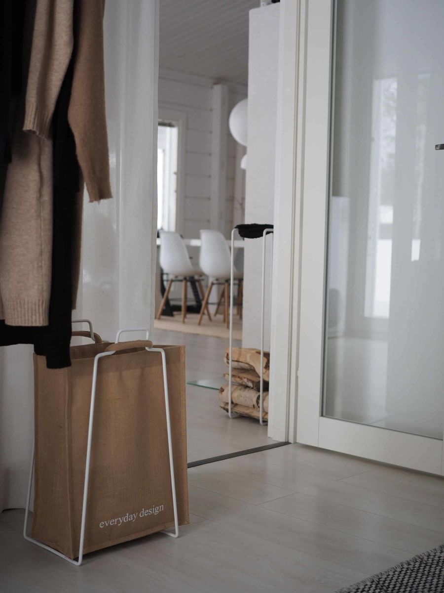 HELSINKI-kassiteline valkoinen ja juuttikassi