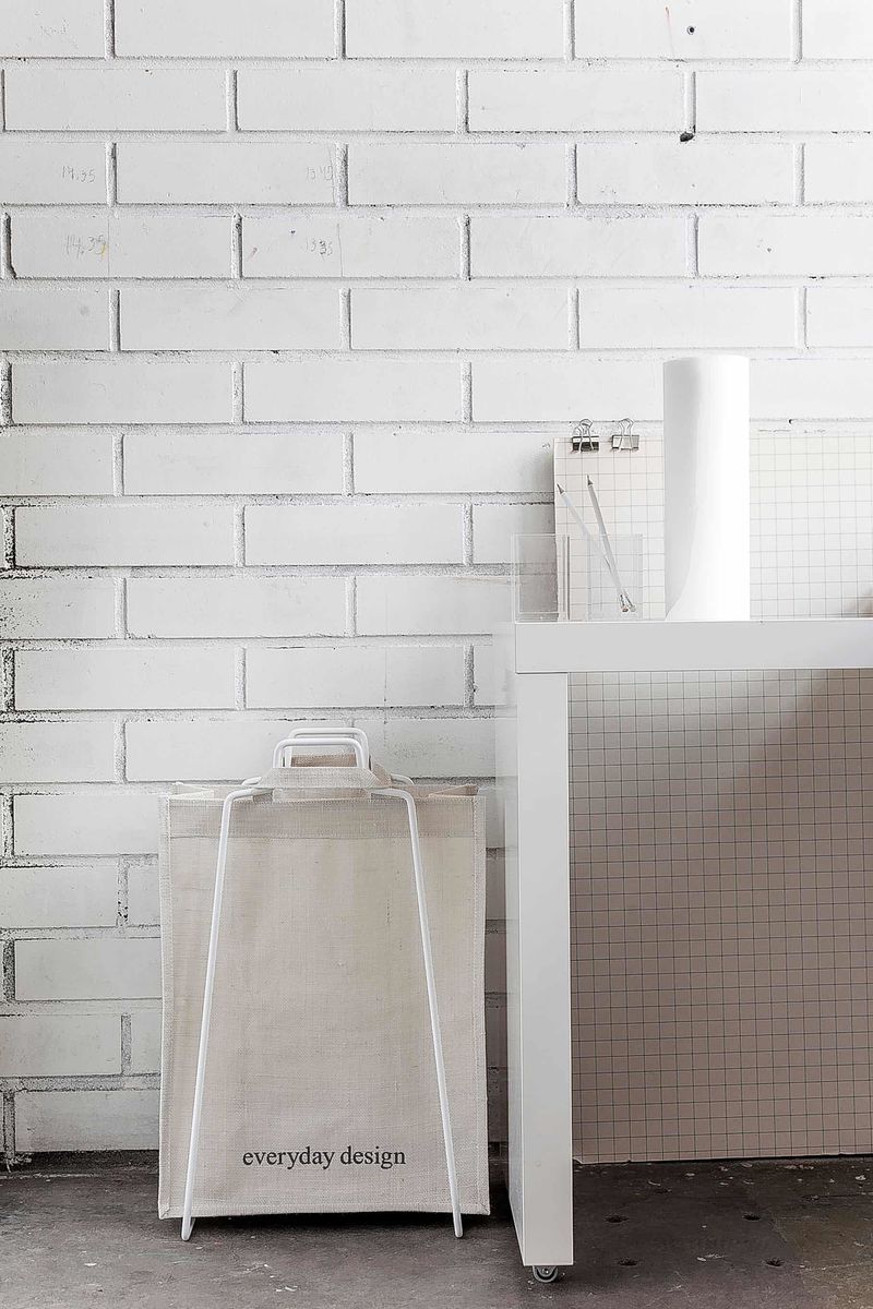 HELSINKI-kassiteline valkoinen ja juuttikassi