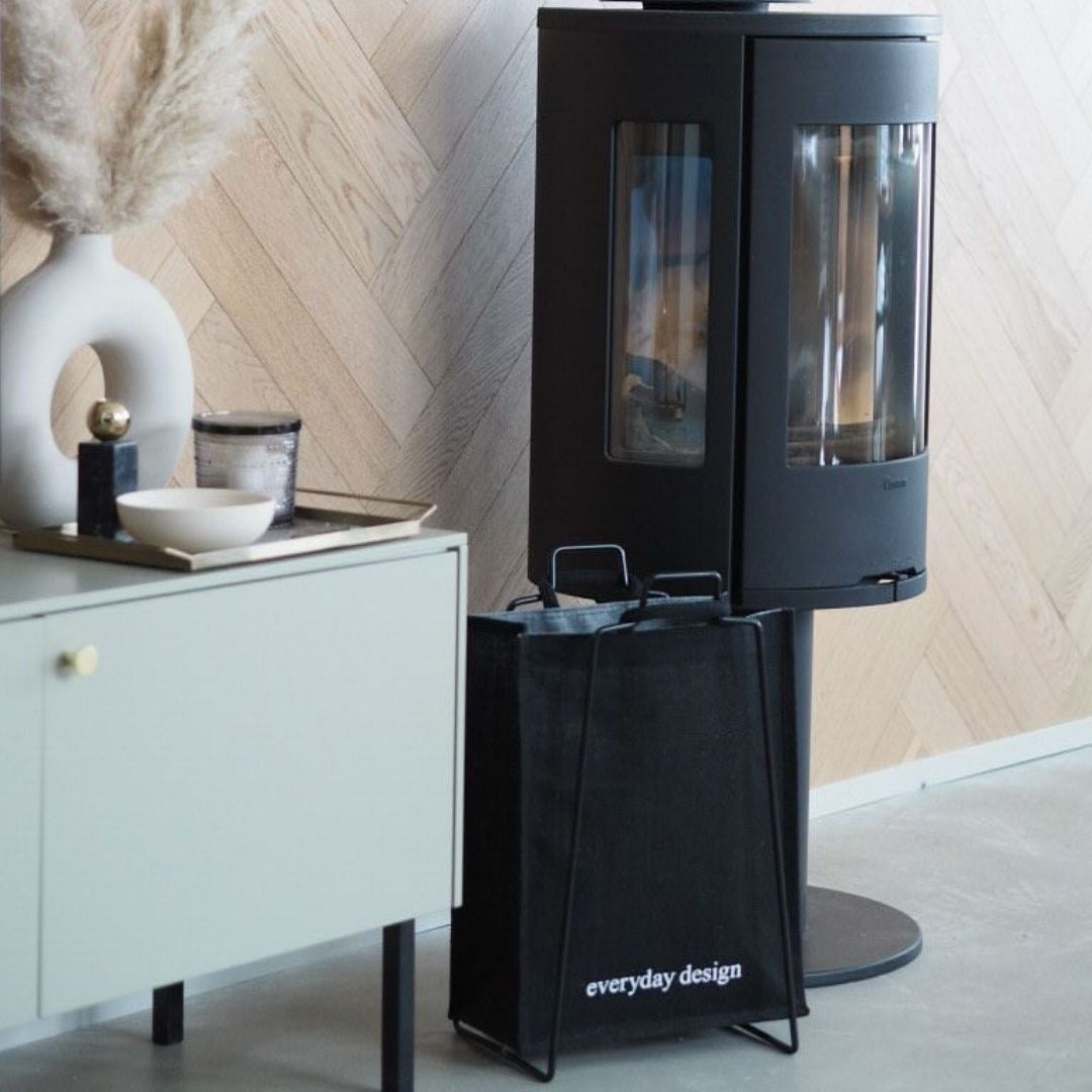 HELSINKI-kassiteline musta ja juuttikassi