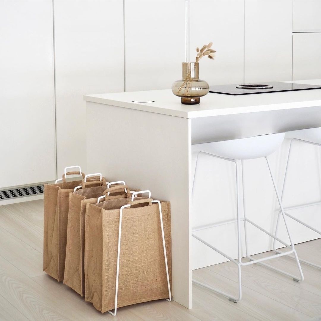 HELSINKI-lajittelupiste valkoinen