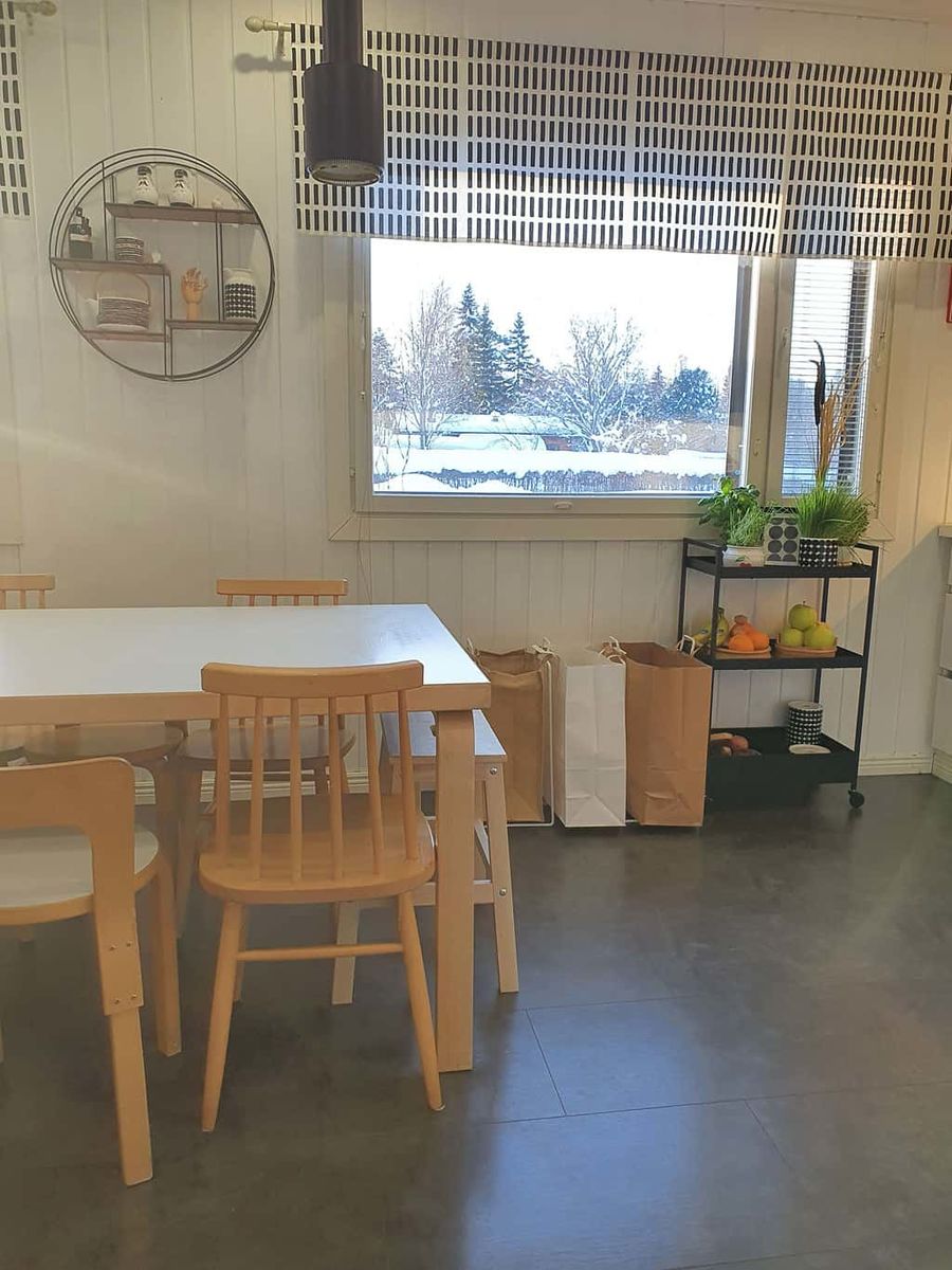 HELSINKI-kassiteline valkoinen
