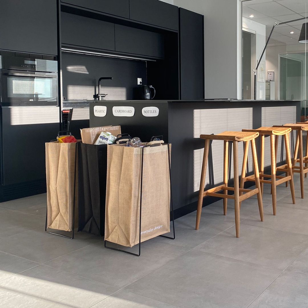 TURKU XL -lajittelupiste musta